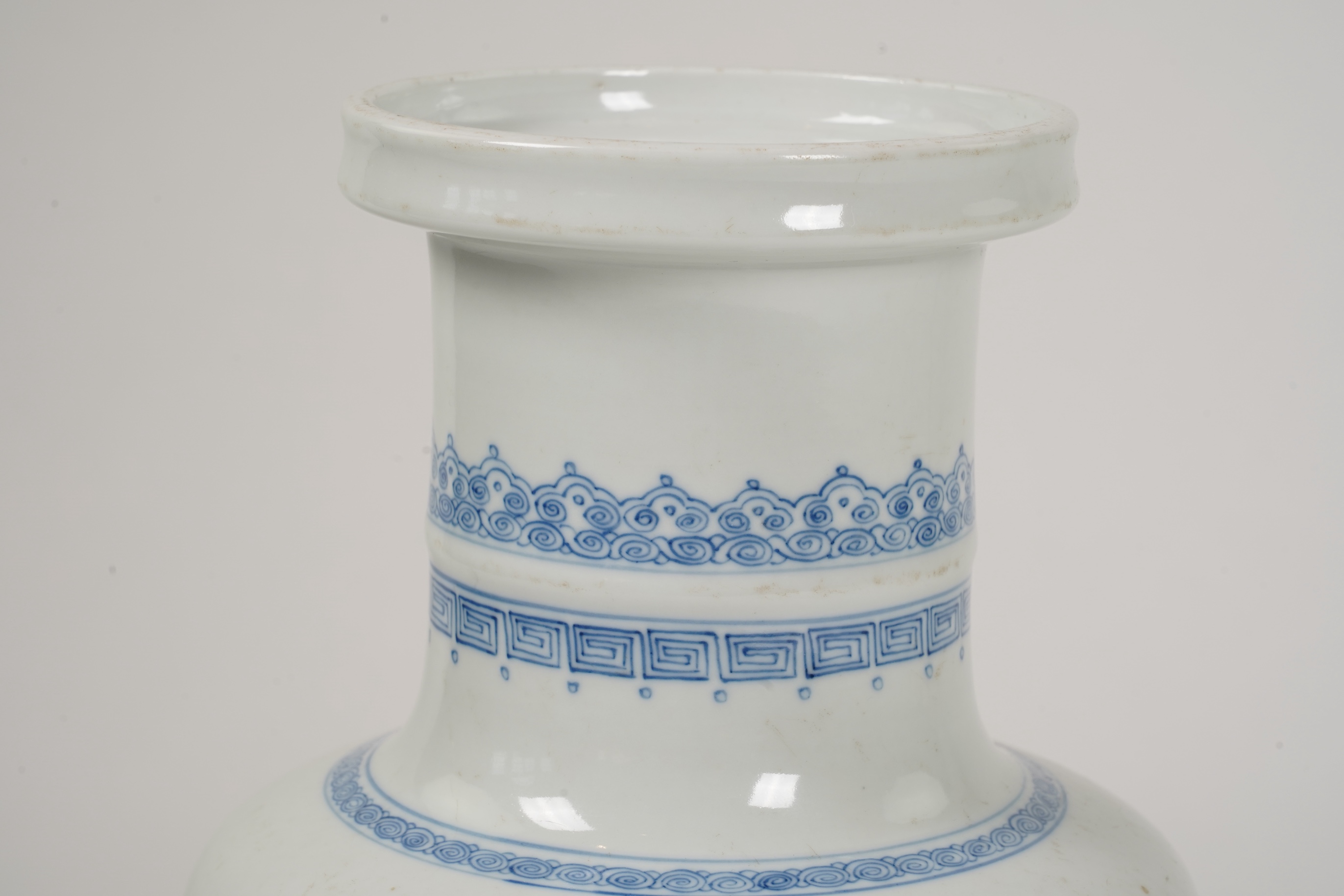 A Chinese blue and white rouleau vase, probably Kangxi (1662-1722)